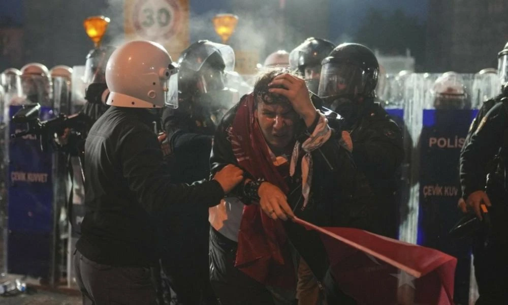 BBC: Οι διαδηλώσεις στην Τουρκία δεν αφορούν μόνο τον Ιμάμογλου! Μυρωδιά πανικού από τον Ερντογάν